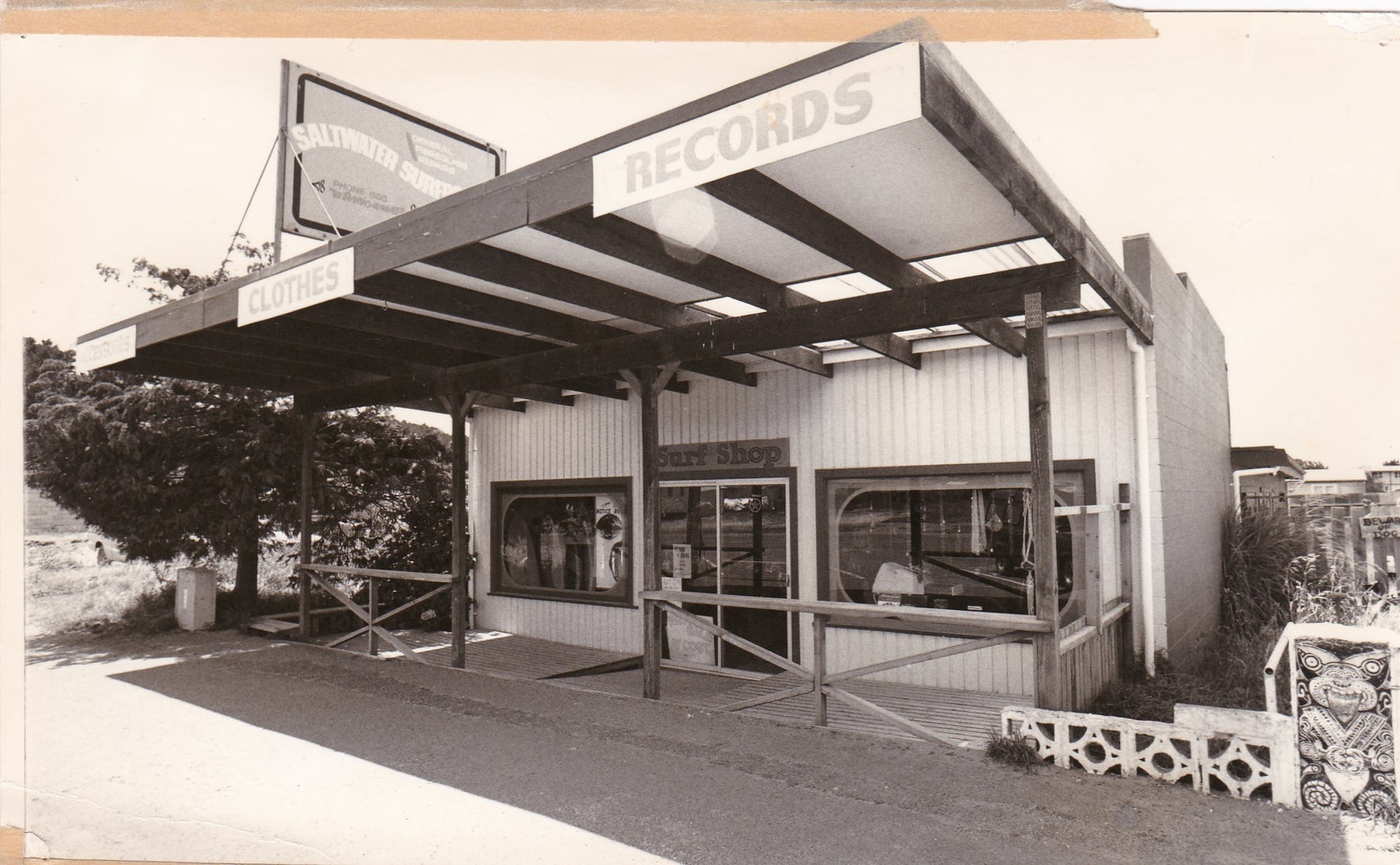 This image shoes the Saltwater Surf shopfront in 1978.